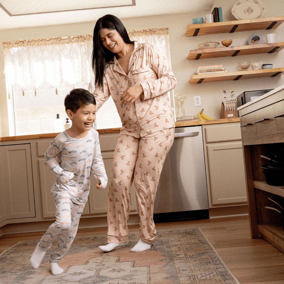 Women's Long Sleeve Pajama Set in Teddy Tales - Dear Perli
