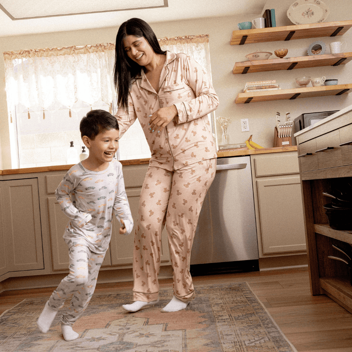 Women's Long Sleeve Pajama Set in Teddy Tales - Dear Perli